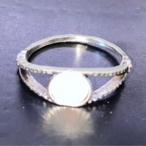 White Gem Wedding Ring Design Size 6.10 Sterling Silver 0.9 grams unisex